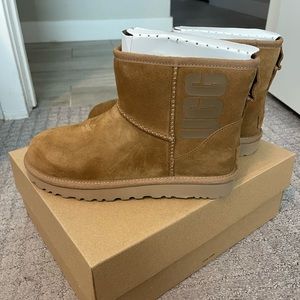 UGG WOMENS CLASSIC MINI BOOTS SIZE 7